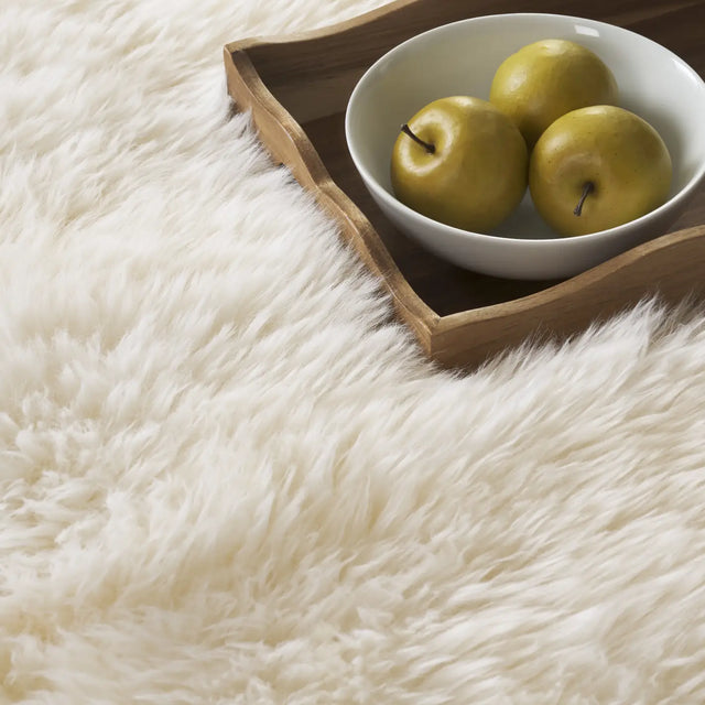 Safavieh Sheep Skin 3'-0" x 5'-0" Rug in Natural