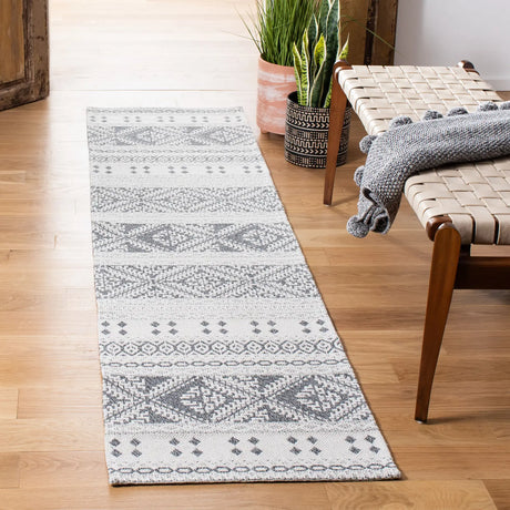 Safavieh Augustine 2'-0" x 8'-0" Rug in Anthracite / Cream