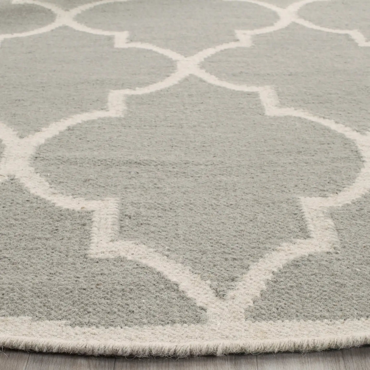 Safavieh Dhurries 6'-0" x 6'-0" Rug in Dark Grey / Ivory