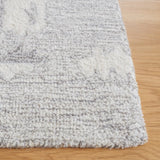 Safavieh Ikat 4'-0" x 6'-0" Rug in Light Grey / Ivory
