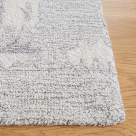 Safavieh Ikat 4'-0" x 6'-0" Rug in Light Grey / Ivory