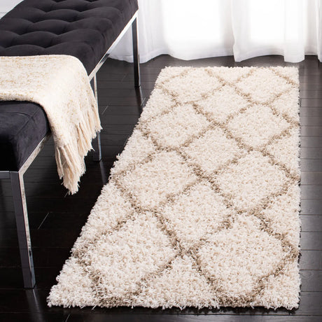 Safavieh Sgd-Dallas Shag 2'-3" x 10'-0" Rug in Ivory / Beige