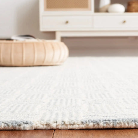 Safavieh Micro-Loop 4'-0" x 6'-0" Rug in Grey / Ivory
