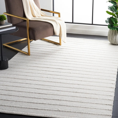 Safavieh Kilim 4'-0" x 6'-0" Rug in Light Grey / Ivory