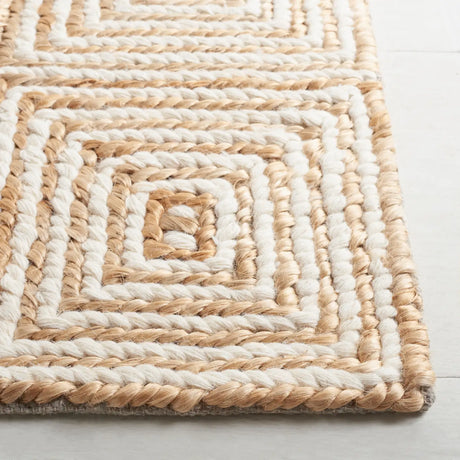 Safavieh Natural Fiber 4'-0" x 6'-0" Rug in Natural / Ivory