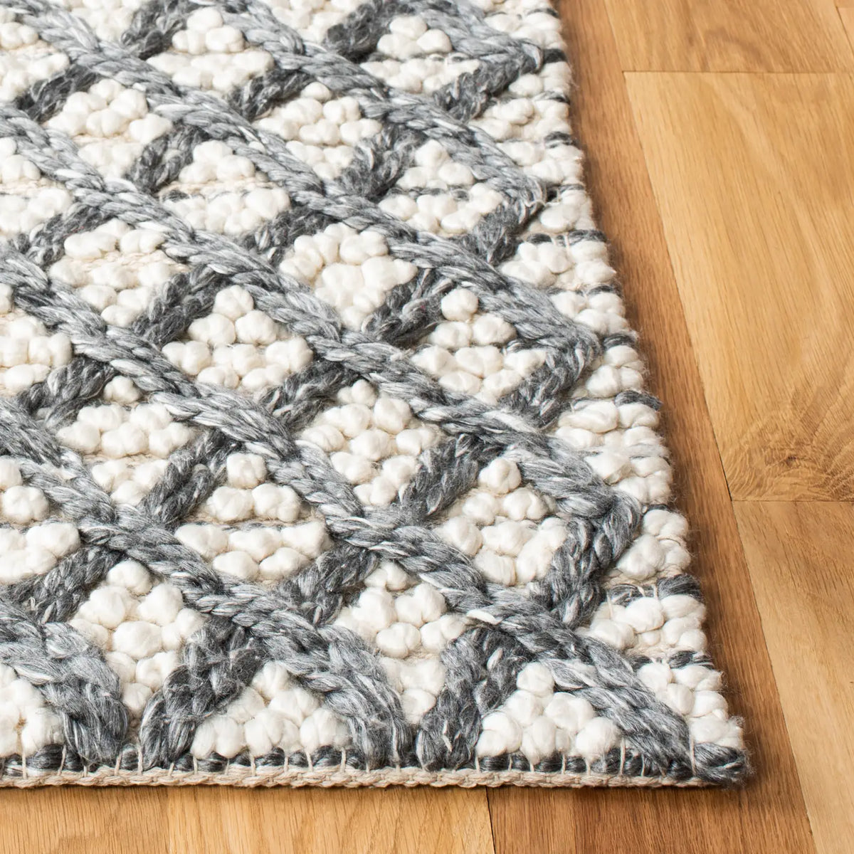 Safavieh Natura 5'-0" x 8'-0" Rug in Grey / Beige