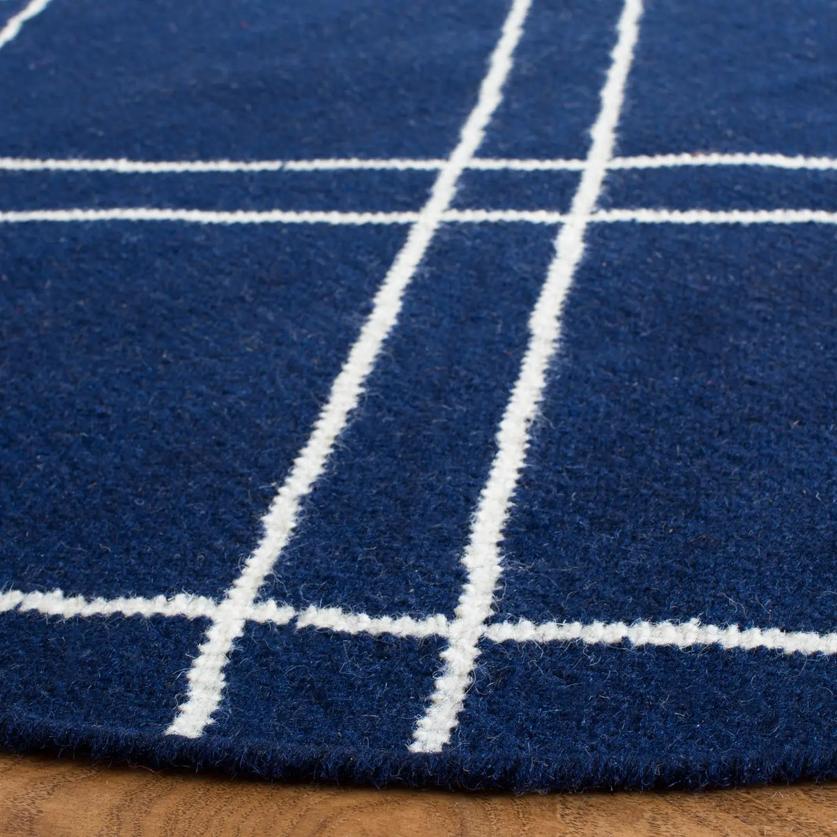 Safavieh Dhurries 6'-0" x 6'-0" Rug in Navy / Ivory