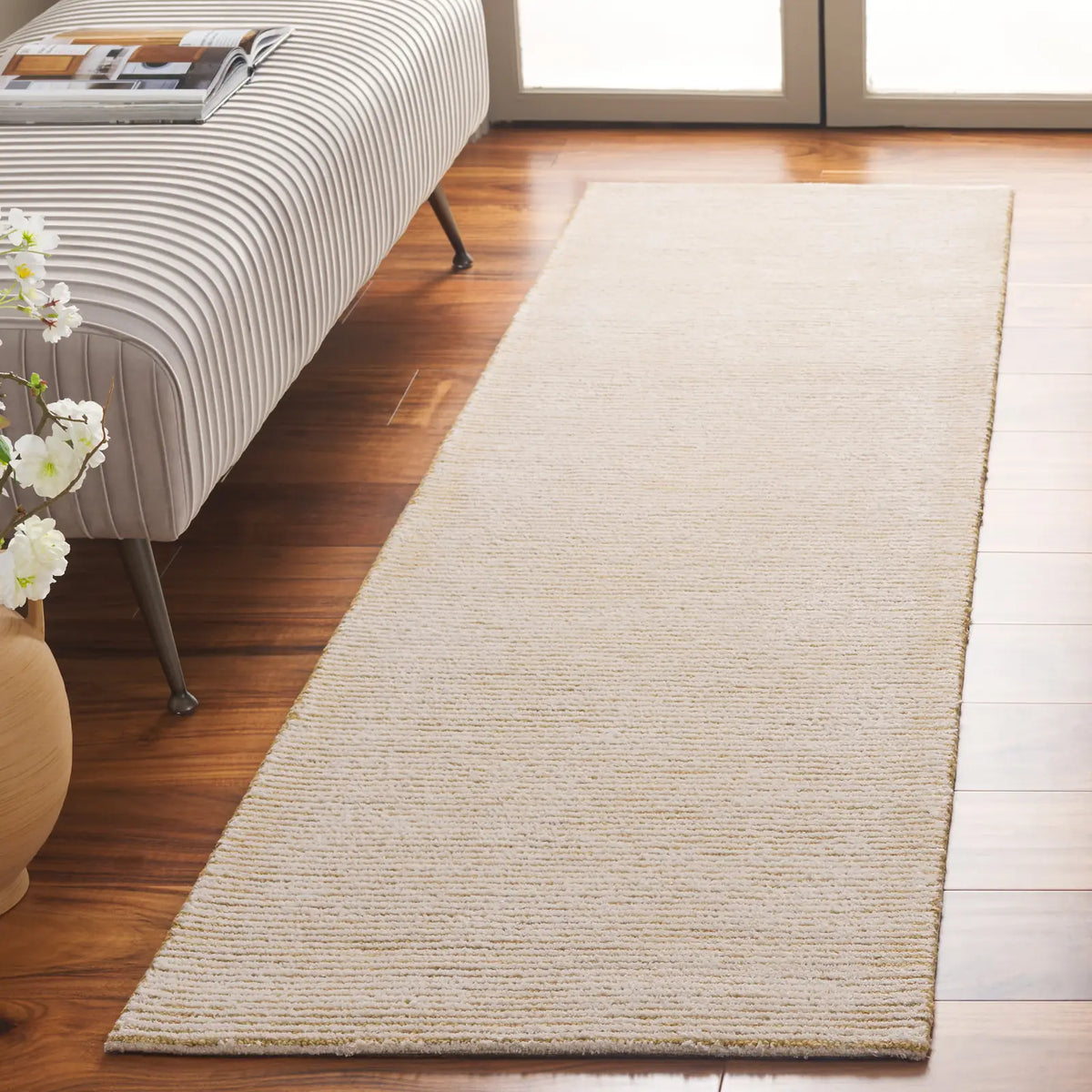 Safavieh Mirage 2'-3" x 8'-0" Rug in Ivory / Gold