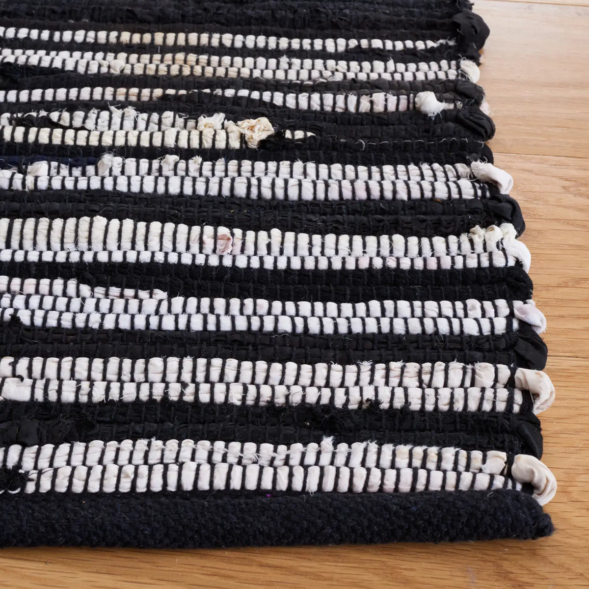 Safavieh Rag Rug 5'-0" x 8'-0" Rug in Black / Multi
