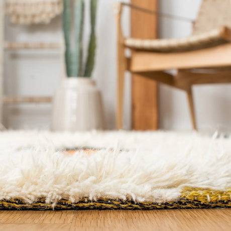 Safavieh Kenya 4'-0" x 6'-0" Rug in Black / Ivory