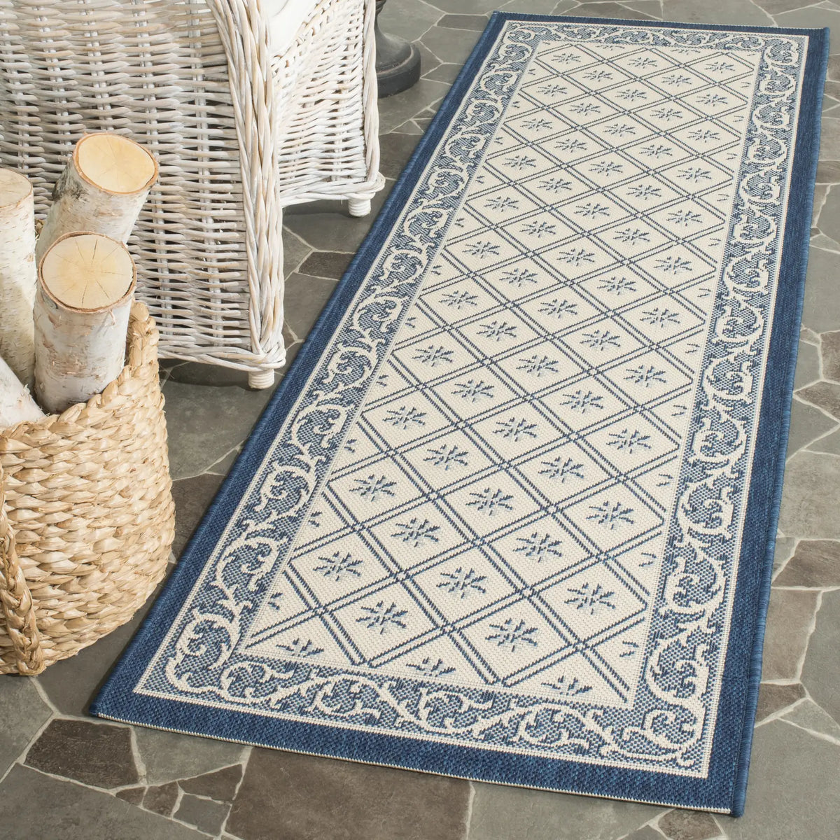 Safavieh Courtyard 2'-3" x 6'-7" Rug in Beige / Navy