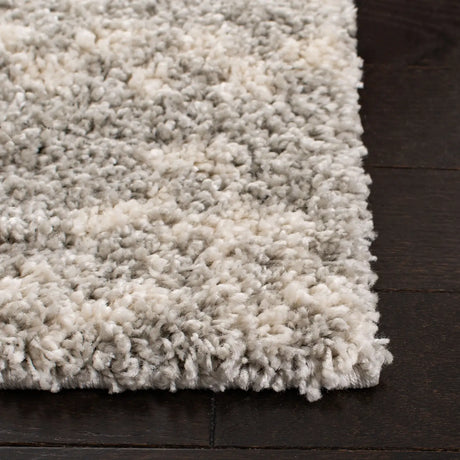 Safavieh Arizona Shag 4'-0" x 6'-0" Rug in Grey / Ivory