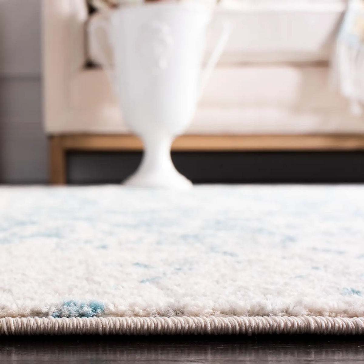 Safavieh Madison 4'-0" x 6'-0" Rug in Teal / Ivory
