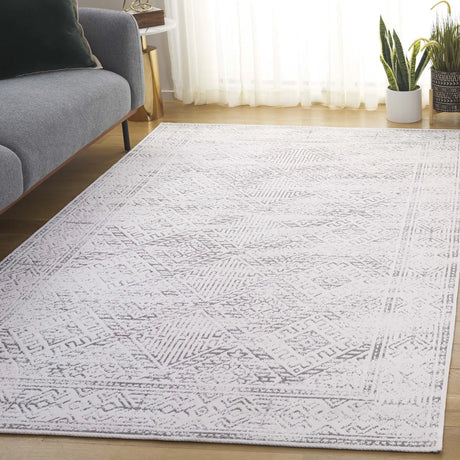 Safavieh Classic Vintage 4'-0" x 6'-0" Rug in White / Grey