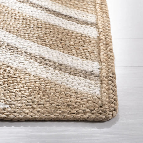 Safavieh Natural Fiber 4'-0" x 6'-0" Rug in Natural / Ivory