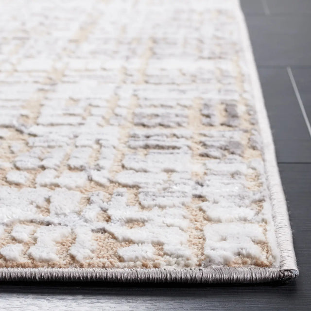 Safavieh Amelia 4'-5" x 6'-5" Rug in Grey / Beige