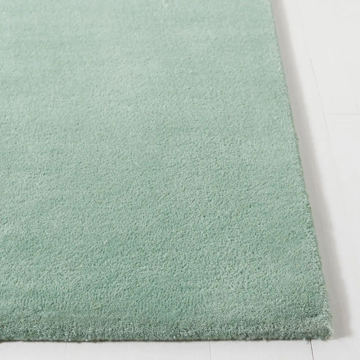 Safavieh Fifth Avenue 4'-0" x 6'-0" Rug in Green