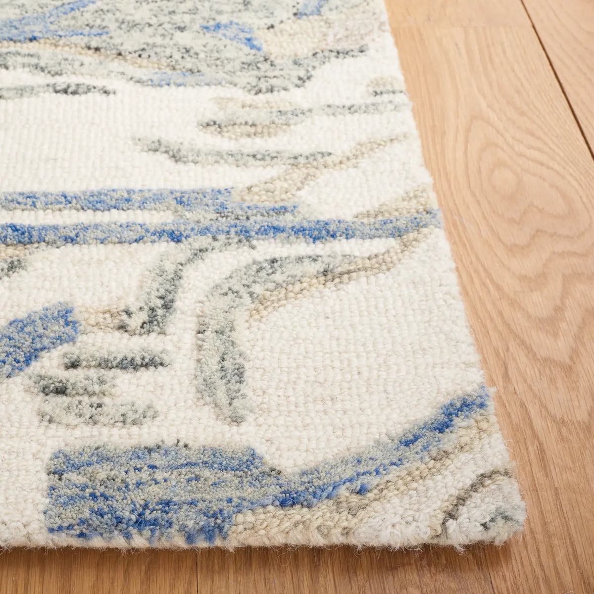 Safavieh Metro 4'-0" x 6'-0" Rug in Ivory / Natural