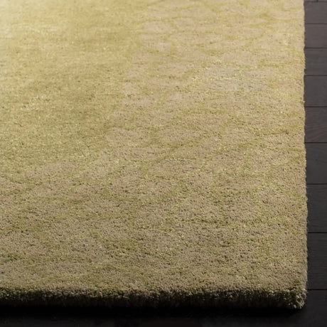 Safavieh Soho 5'-0" x 8'-0" Rug in Green / Light Green