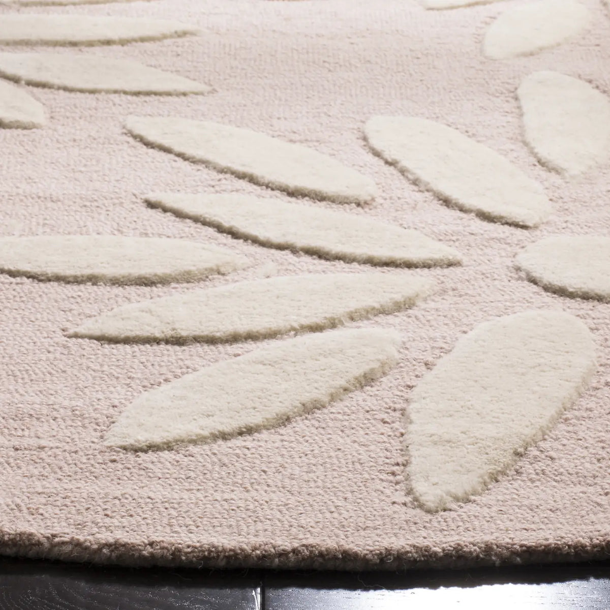 Safavieh Safavieh Kids 5'-0" x 5'-0" Rug in Pink / Ivory