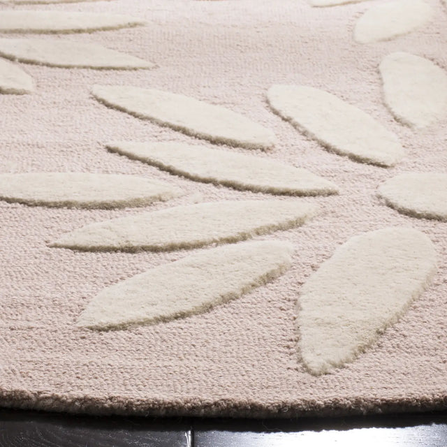 Safavieh Safavieh Kids 5'-0" x 5'-0" Rug in Pink / Ivory
