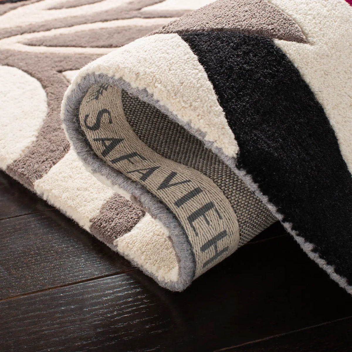Safavieh Soho 3'-6" x 5'-6" Rug in Ivory / Multi