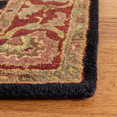 Safavieh Classic 4'-0" x 6'-0" Rug in Navy / Red