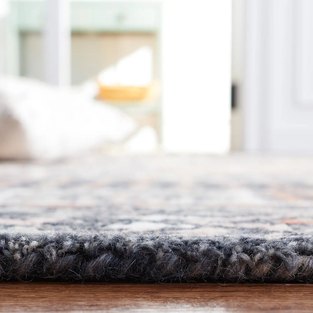 Safavieh Aspen 4'-0" x 6'-0" Rug in Black / Rust