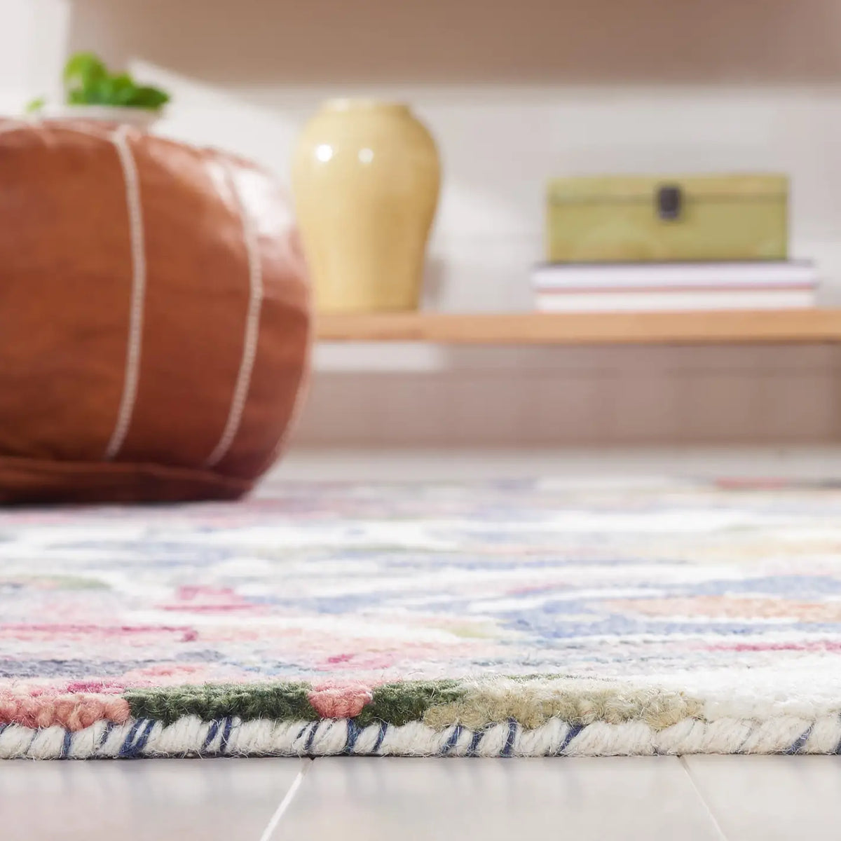 Safavieh Blossom 4'-0" x 6'-0" Rug in Ivory / Blue