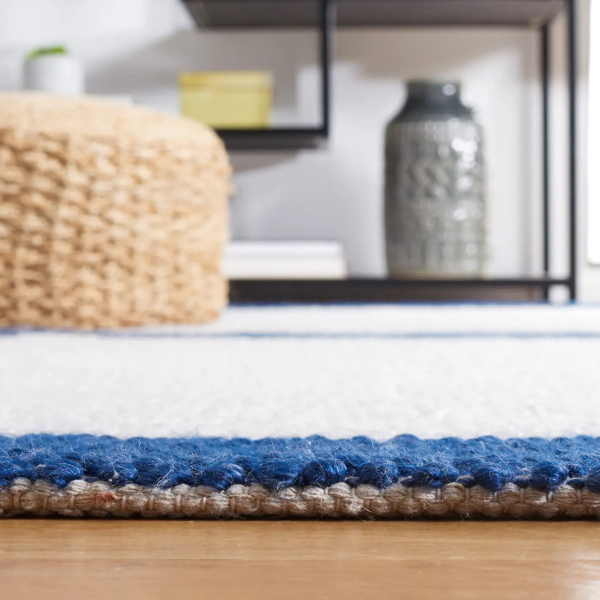 Safavieh Natura 4'-0" x 6'-0" Rug in Ivory / Navy