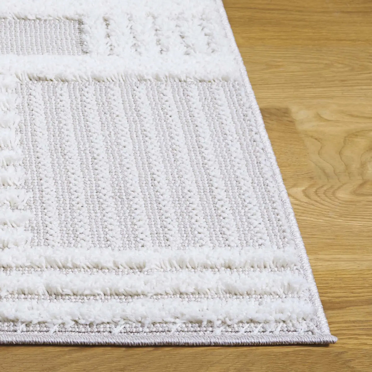 Safavieh Trends 4'-0" x 6'-0" Rug in Beige / Ivory
