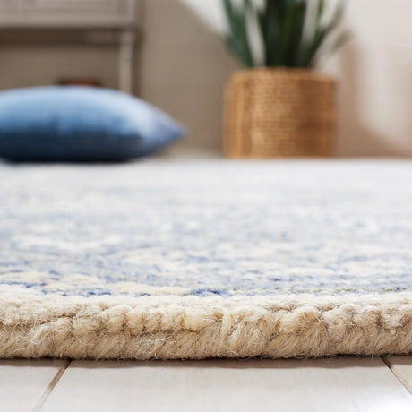 Safavieh Aspen 4'-0" x 6'-0" Rug in Blue / Beige