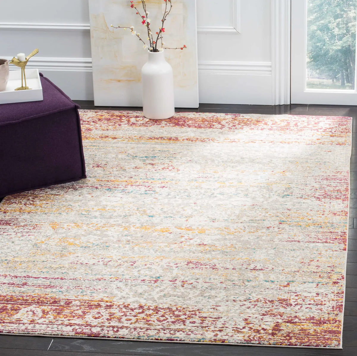 Safavieh Aria 4'-0" x 6'-0" Rug in Red / Creme