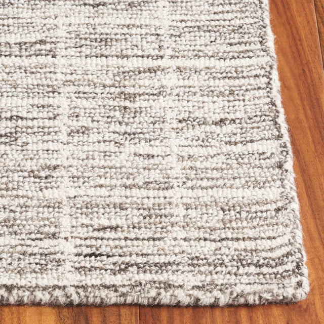 Safavieh Ebony 4'-0" x 6'-0" Rug in Natural / Grey