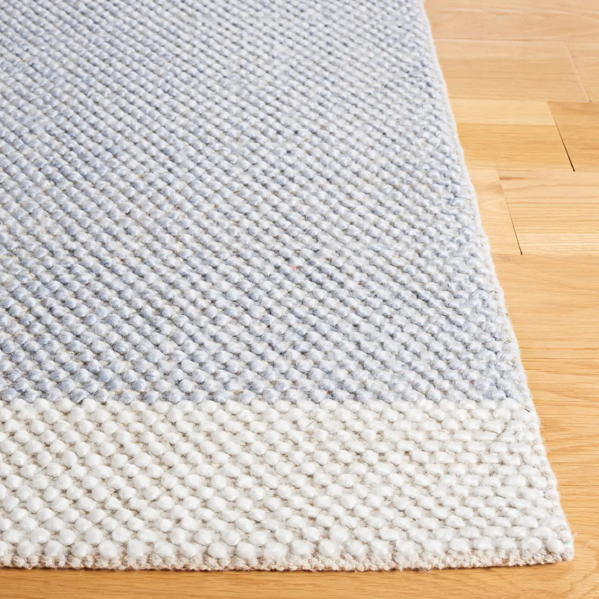 Safavieh Natura 4'-0" x 6'-0" Rug in Light Blue / Ivory