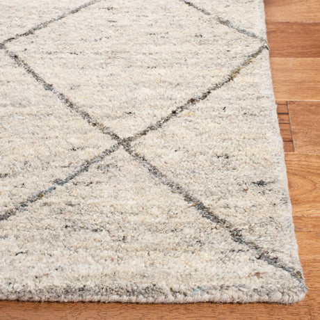 Safavieh Himalaya 5'-0" x 8'-0" Rug in Ivory