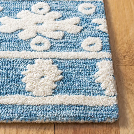 Safavieh Aspen 4'-0" x 6'-0" Rug in Blue / Ivory
