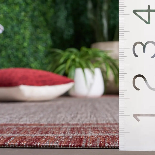 Safavieh Courtyard 5'-3" x 7'-7" Rug in Grey / Red