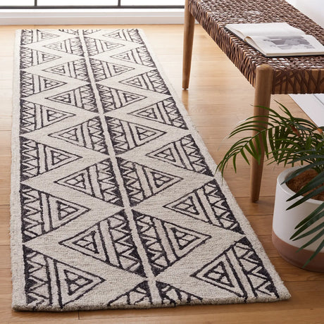 Safavieh Metro 2'-3" x 9'-0" Rug in Black / Beige
