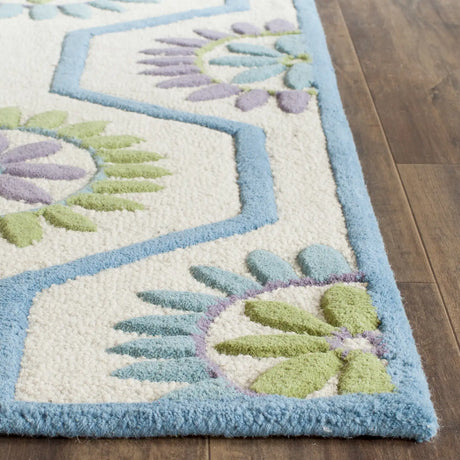 Safavieh Cambridge 2'-6" x 8'-0" Rug in Ivory / Blue