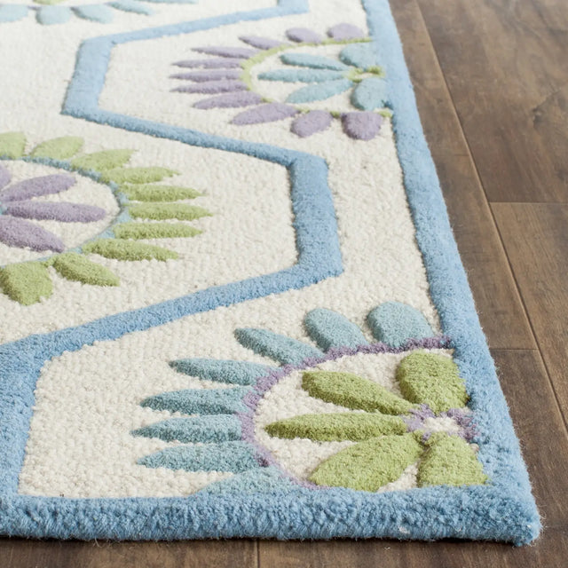 Safavieh Cambridge 2'-6" x 8'-0" Rug in Ivory / Blue