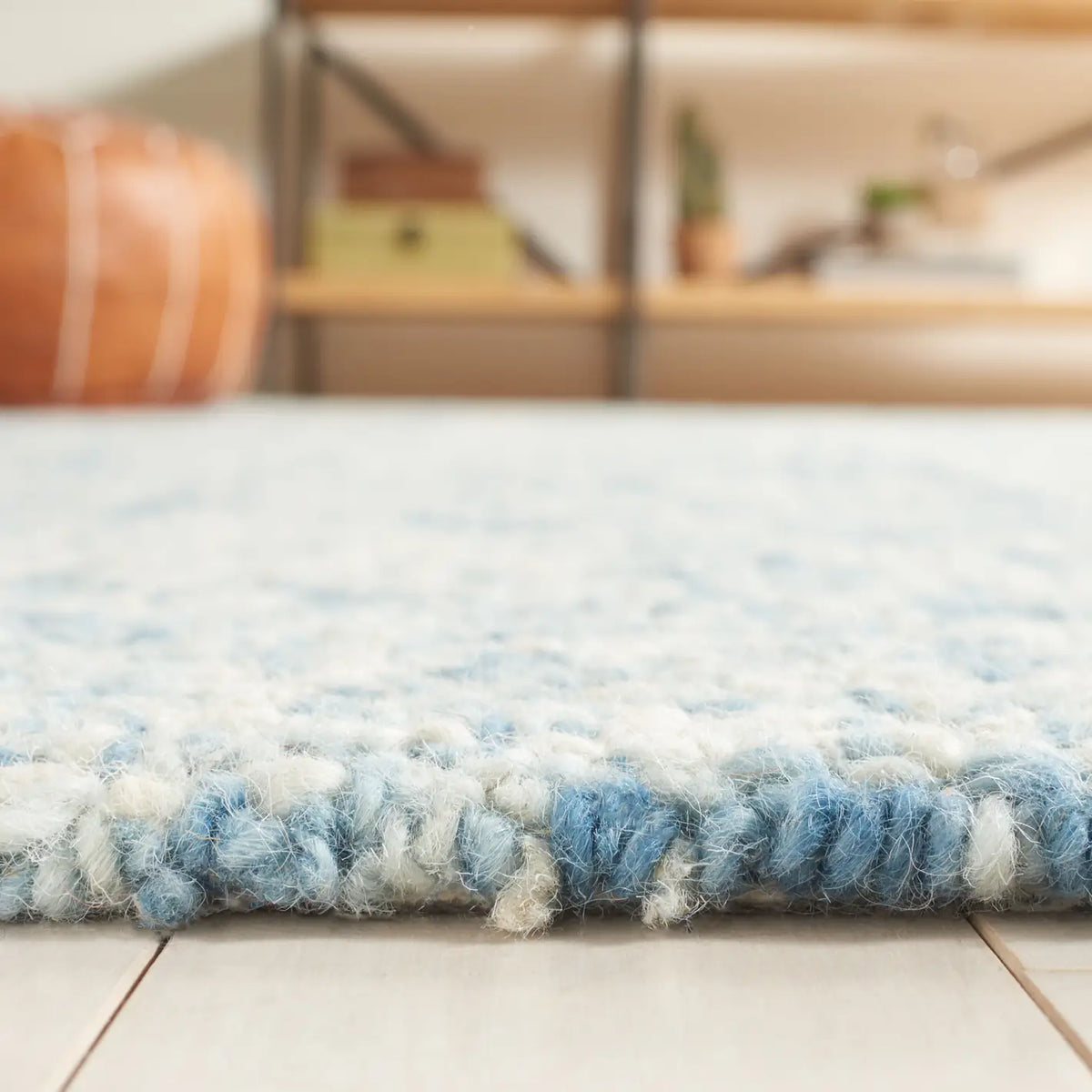 Safavieh Abstract 4'-0" x 6'-0" Rug in Blue / Ivory