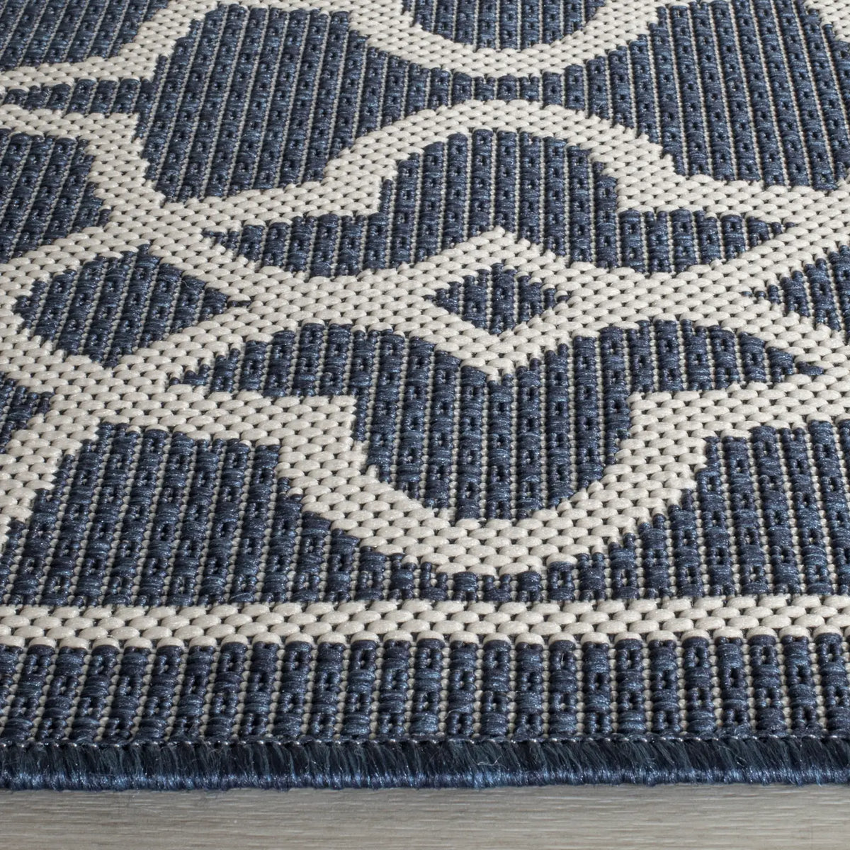 Safavieh Courtyard 2'-7" x 8'-2" Rug in Navy / Beige