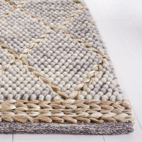 Safavieh Natura 4'-0" x 6'-0" Rug in Light Grey / Natural