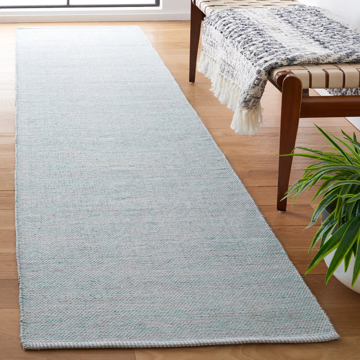Safavieh Montauk 2'-3" x 9'-0" Rug in Turquoise / Grey