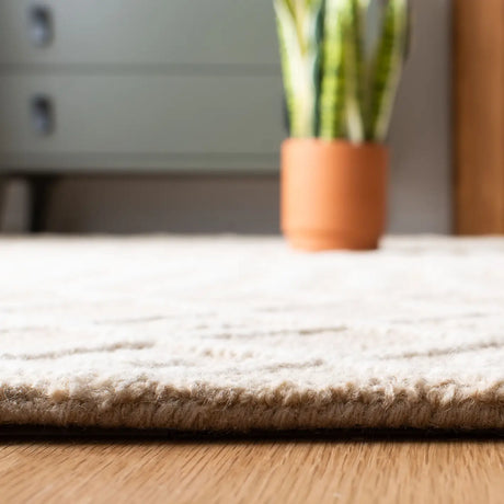 Safavieh Blossom 5'-0" x 8'-0" Rug in Beige / Ivory