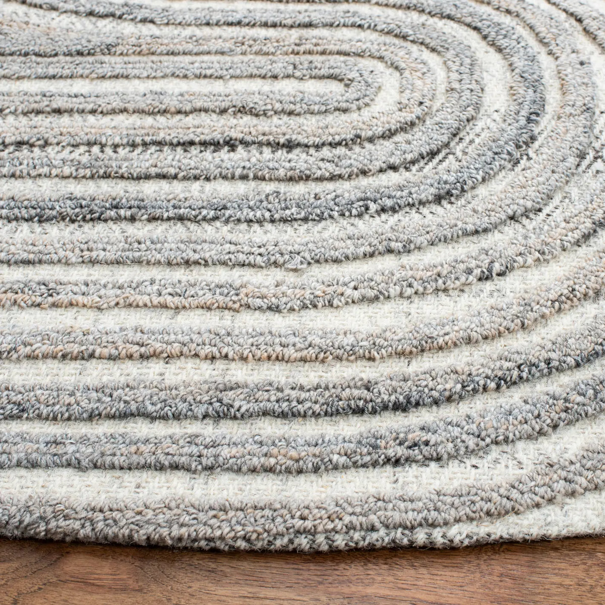 Safavieh Southampton 6'-0" x 6'-0" Rug in Beige / Light Blue