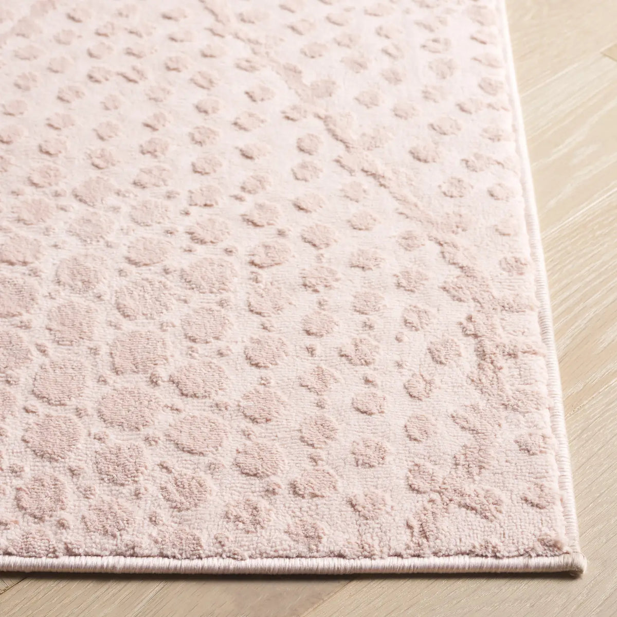 Safavieh Revive 4'-0" x 6'-0" Rug in Pink
