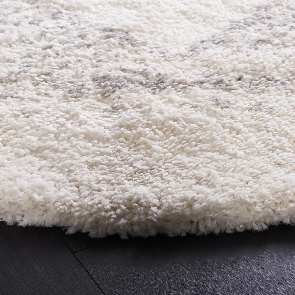 Safavieh Fontana Shag  800 6'-7" x 6'-7" Rug in Ivory / Grey