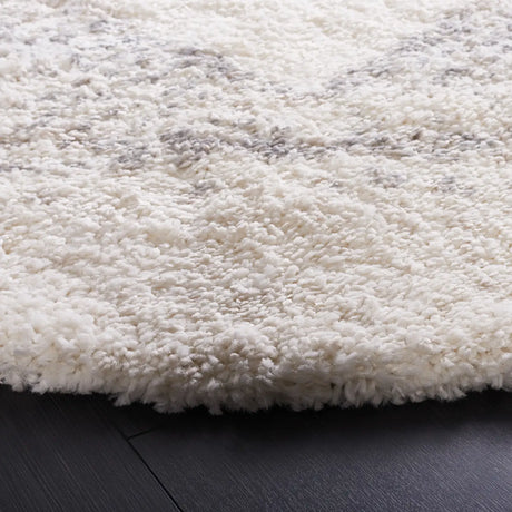 Safavieh Fontana Shag  800 6'-7" x 6'-7" Rug in Ivory / Grey